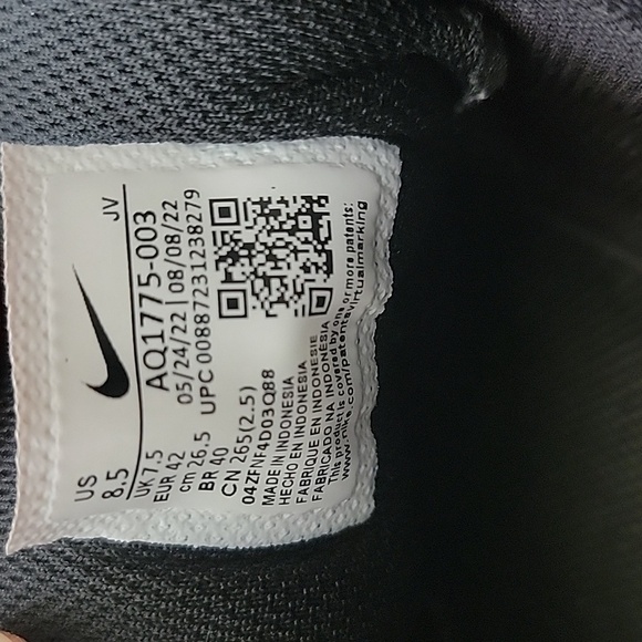 Nike Sneakers - Picture 4 of 5